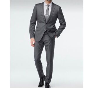 Calvin Klein men’s gray pinstriped suit, blazer, and pants 100% Wool 40R